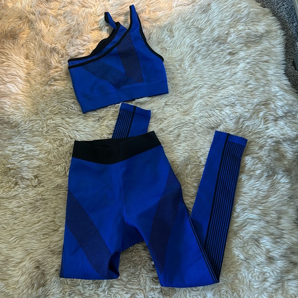 Fabletics Work Out Set - image 1